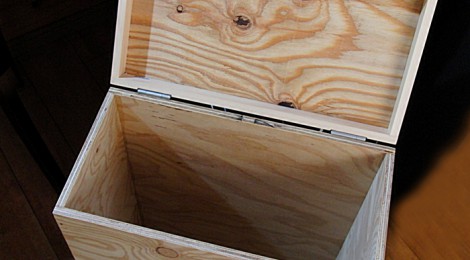 親友が作ってくれた工房用の木製ゴミ箱